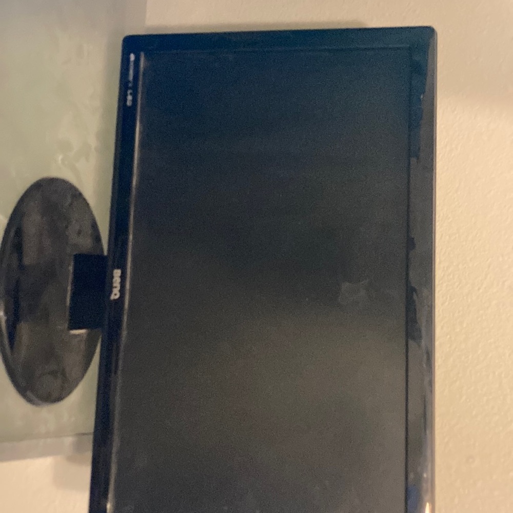 Computer monitor in good condition.